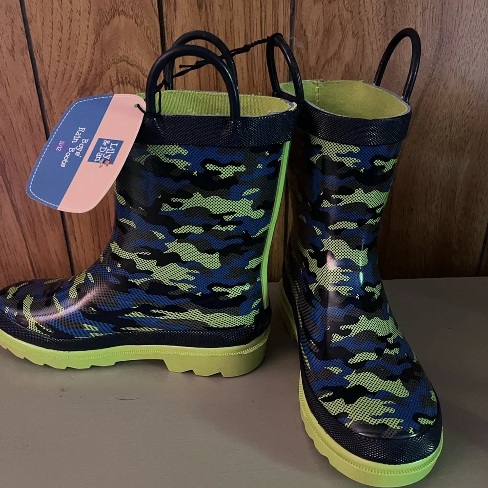 SOLD‼️Rain boots - Picture 2 of 2
